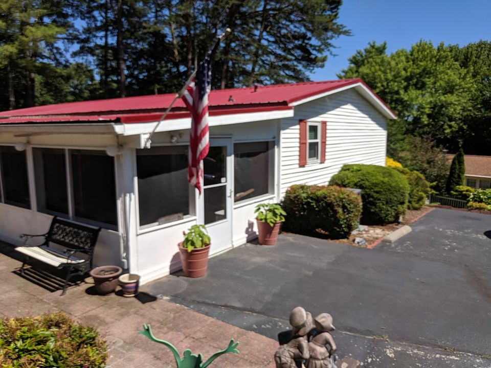 1st image of 450 E Sunshine Ln