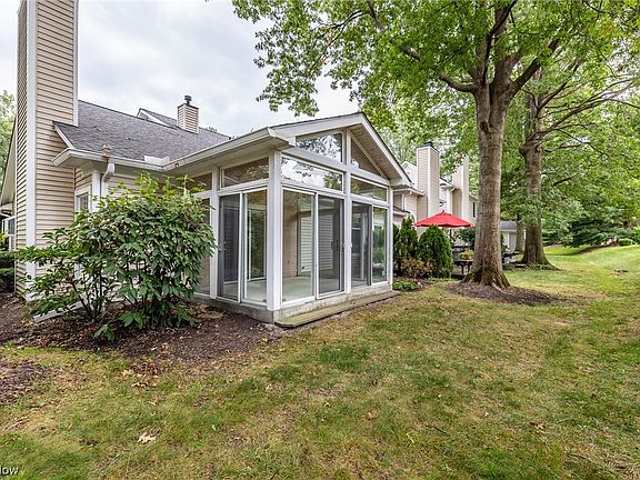3rd image of 225 Westwind Dr Unit 61