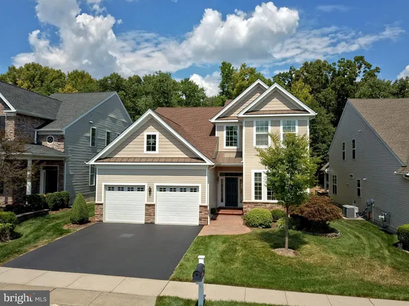 8 Bellingham Dr, Kendall Park, NJ 08824