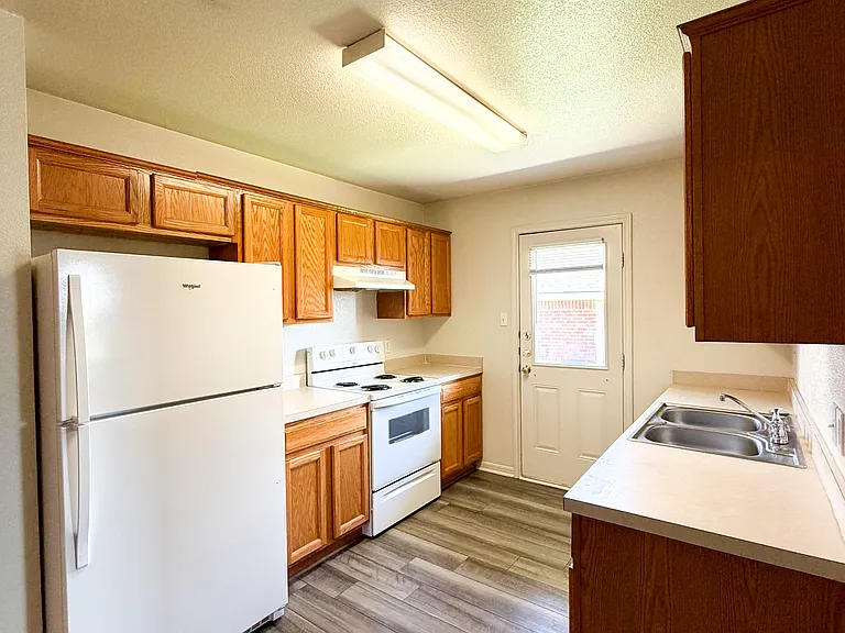 310 Cedar Ridge Dr #B — Photo 6