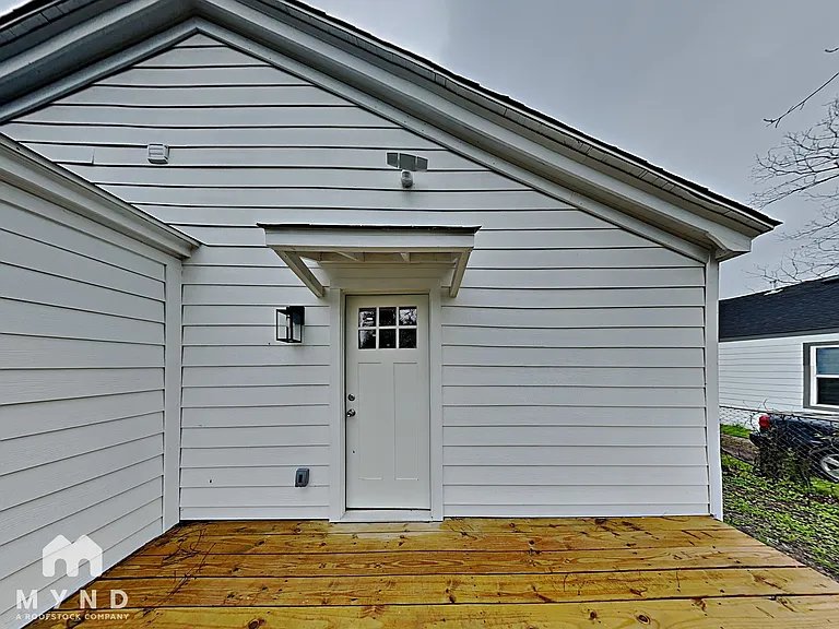 2718 Lawrence St — Photo 17