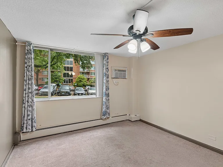 2211 S Stewart Ave #1A — Photo 16