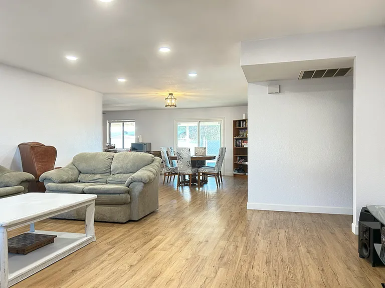 2351 W Emelita Ave — Photo 3