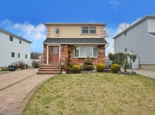 19 Ely St, Staten Island, NY 10301