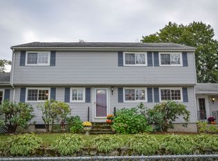 32 Falcon St, Worcester, MA 01603