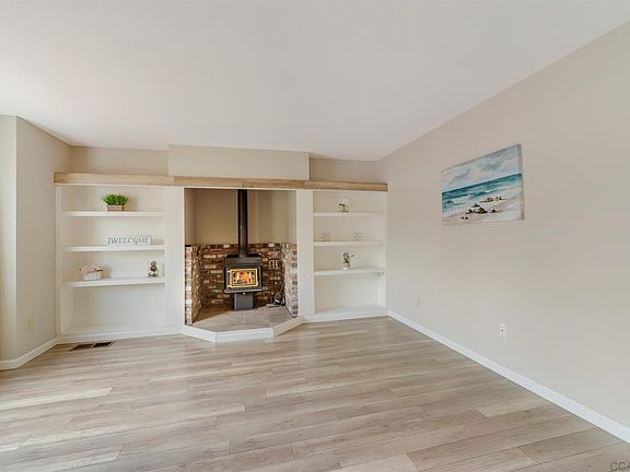 4th image of 21774 Hyde St #102