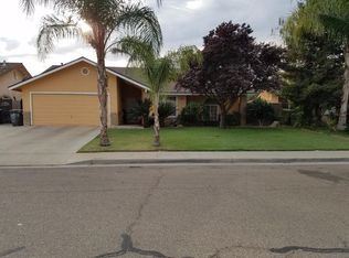 1035 Post St, Sanger, CA 93657