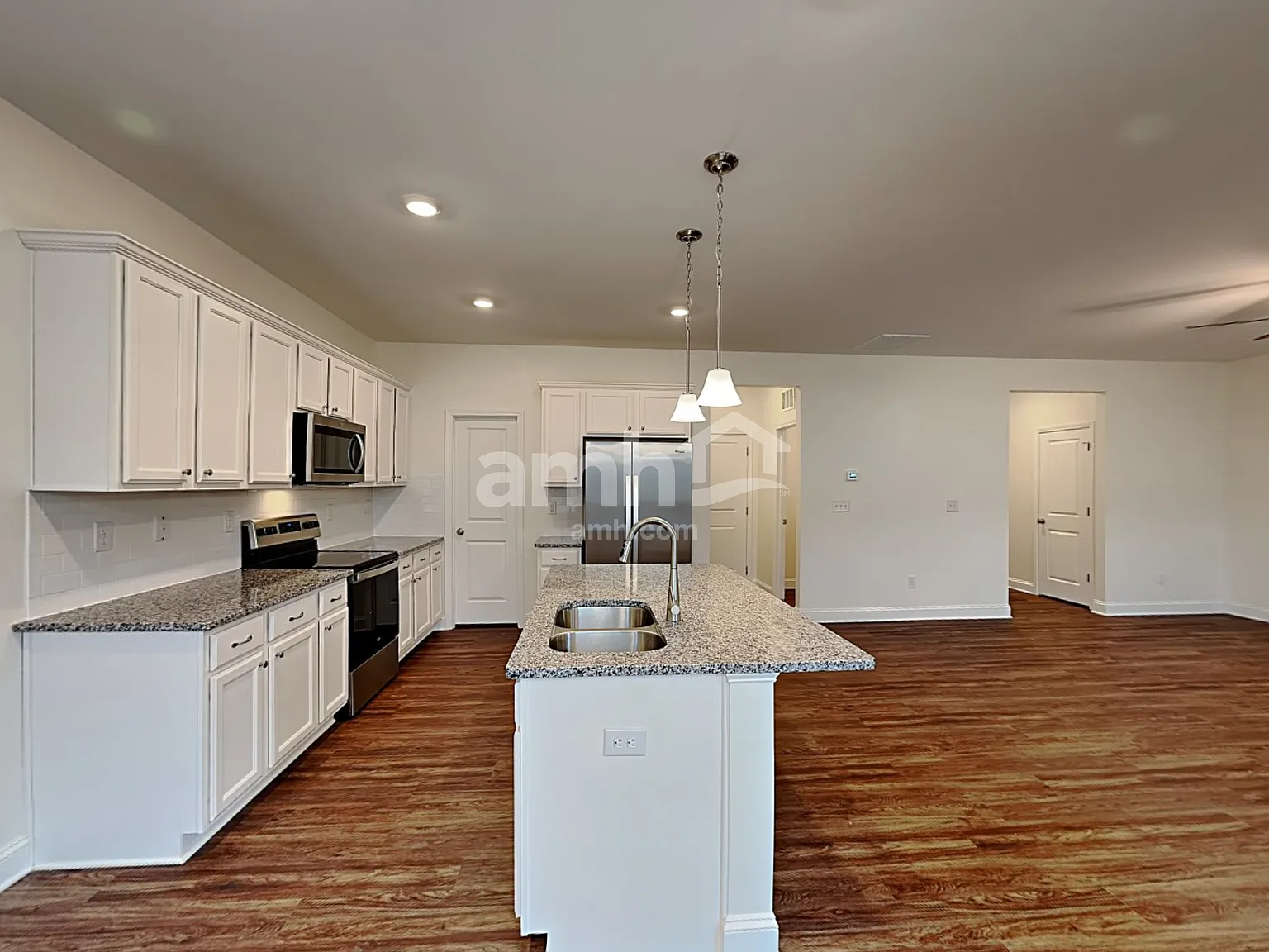 4 bed, 2.5 bath, 1946 sqft, $2,385 — Photo 4