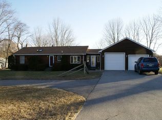 541 Raymond Hill Rd, Uncasville, CT 06382