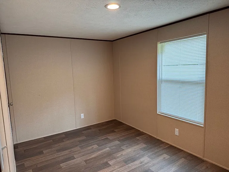 112 Harold Ln — Photo 16