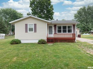 708 6th St, Colona, IL 61241