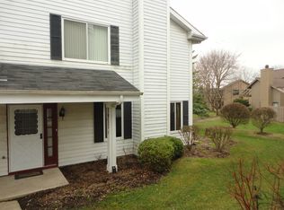 7957 Knottingham Cir APT C, Darien, IL 60561