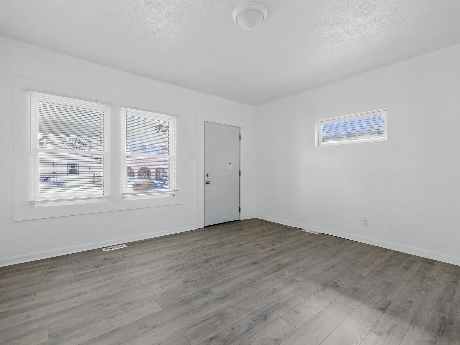 2 bed, 840 sqft, $1,350 — Photo 2