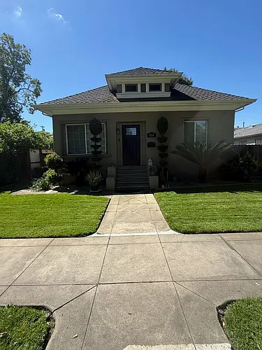 414 W Oak St Photo 1