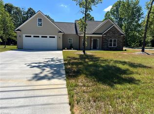 2703 Johnsontown Rd, Thomasville, NC 27360