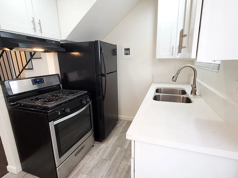 5836 Harold Way #14 — Photo 11