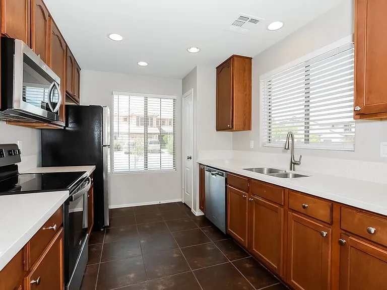 517 E Press Rd — Photo 8