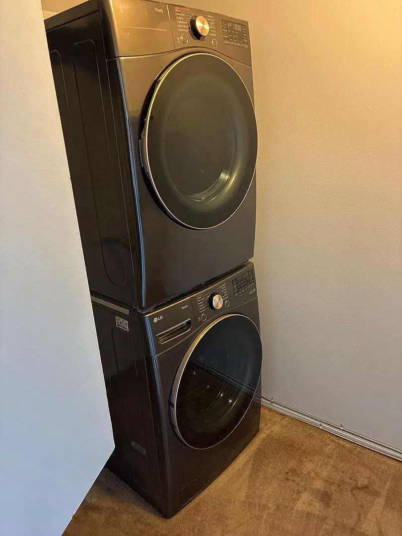 1 Bed / 1 Bath at Willow Creek Condos 68th & Yale $1100/month Washer/Dryer included — Photo 3