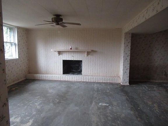 4th image of 224 Blackwood Dr