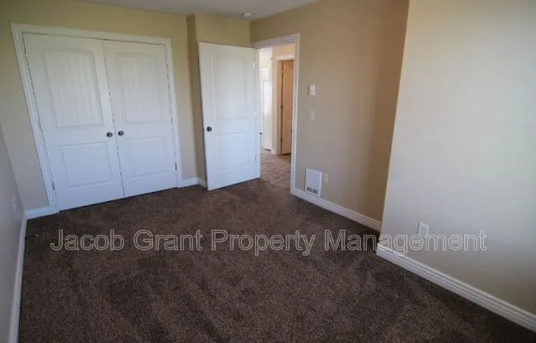 245 Opal Ct #2H — Photo 6