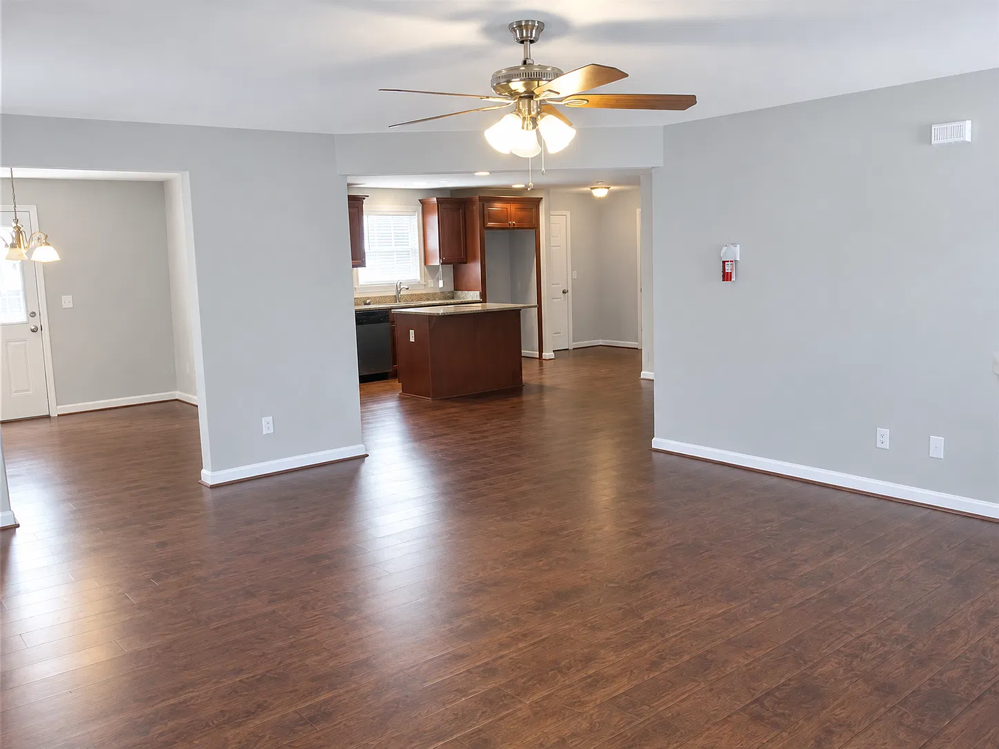 4 bed, 2.5 bath, 2313 sqft, $3,100 — Photo 3