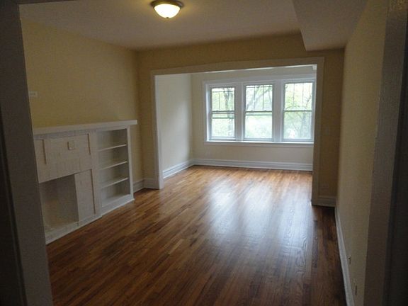 2nd image of 4956 N Saint Louis Ave APT 3