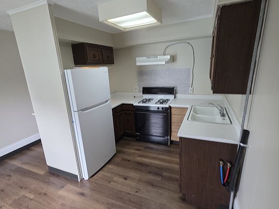 4th image of 706 Greenfield Ave SW #2F