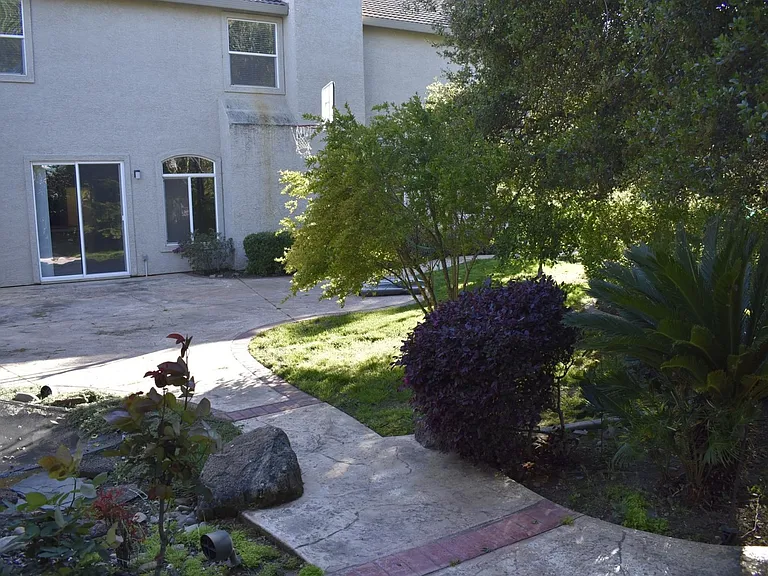 630 Rogers Cir — Photo 41
