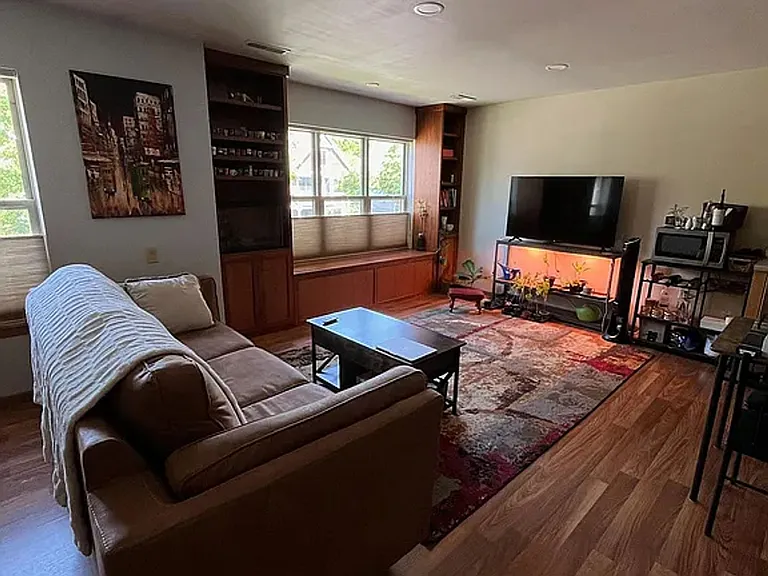 635 E Dayton St — Photo 9