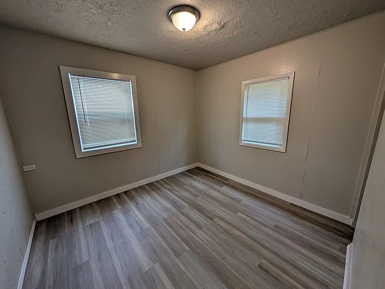 1930 Lana Ave NE — Photo 18