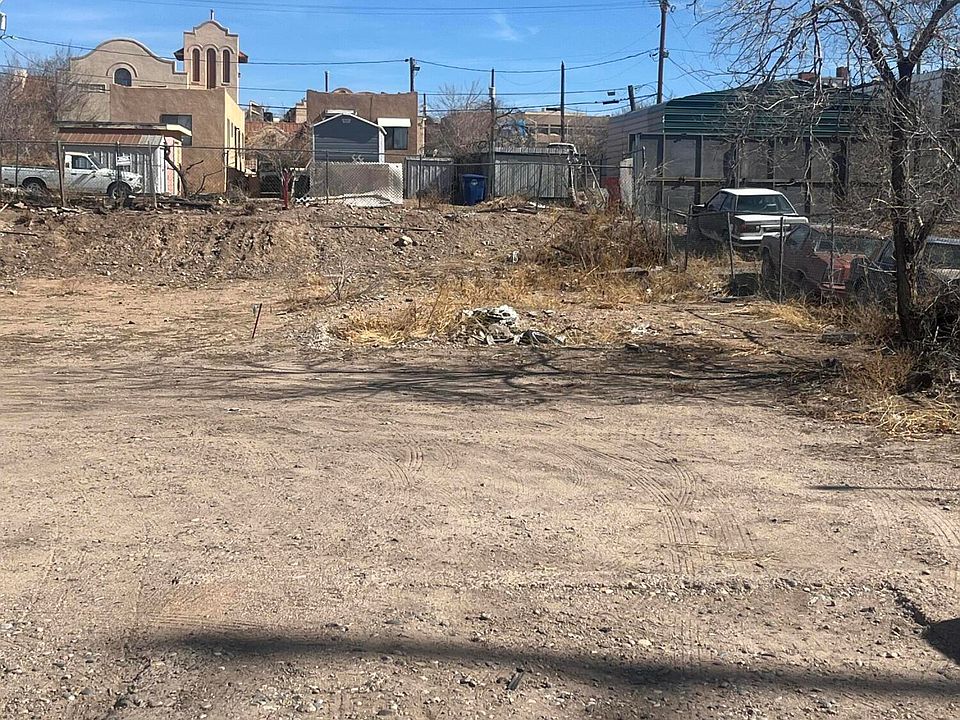 2nd image of 407 Lomas Blvd NE