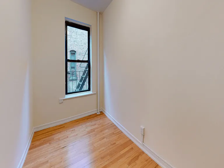 236 E 13th St #24021 — Photo 3