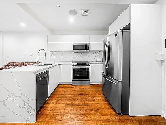 2nd image of 27-04 Astoria Blvd #5A