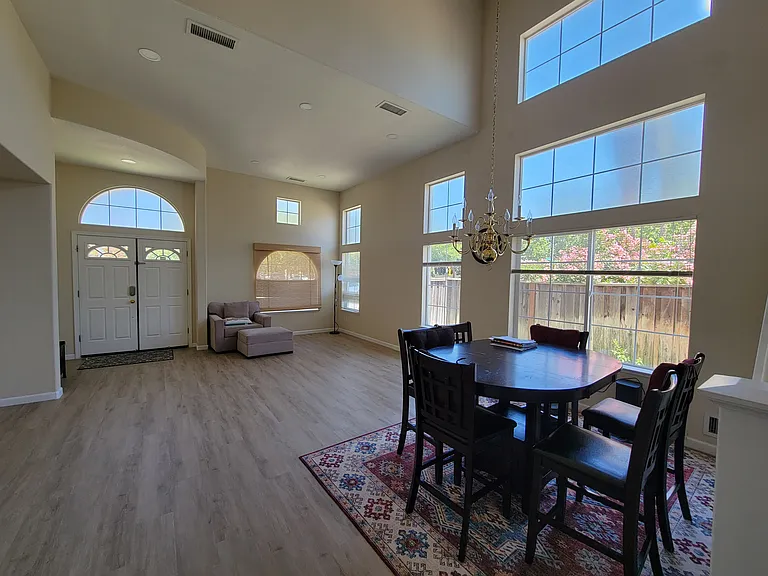 220 Primrose Dr — Photo 8