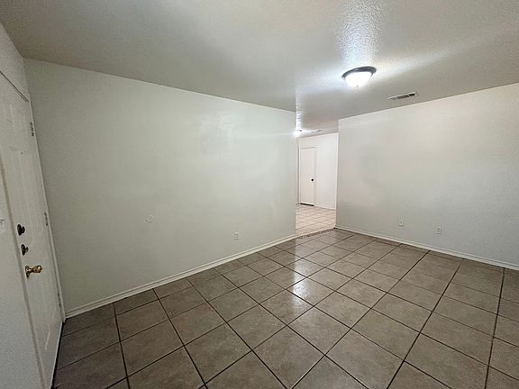5th image of 5018 Nell St #5016