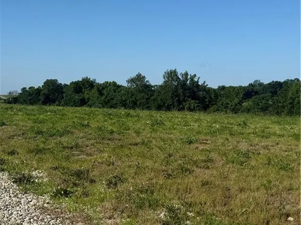 5216 Texas Prairie Rd #B, Odessa, MO 64076