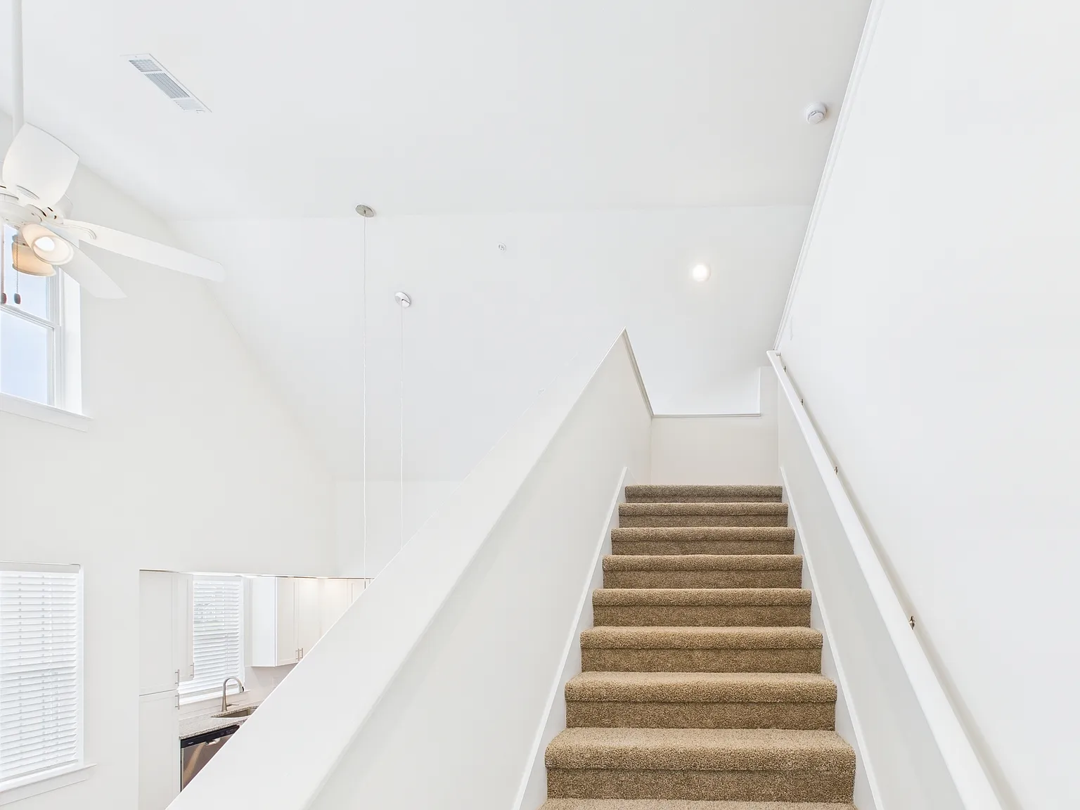 2 bed, 1390 sqft, $2,239 — Photo 4