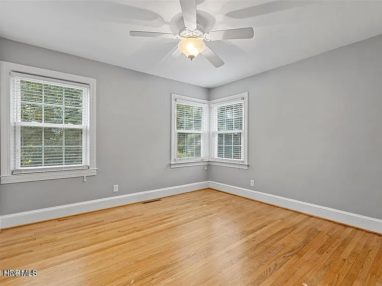 1104 N Overlook Dr — Photo 17