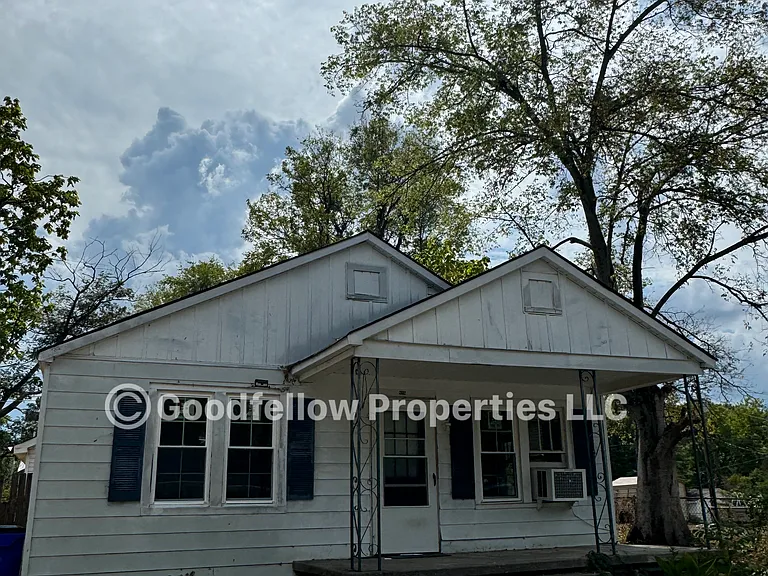 608 Marion Ave — Photo 1