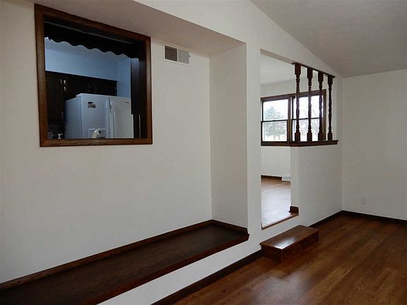 4th image of 8591 Carradale Dr