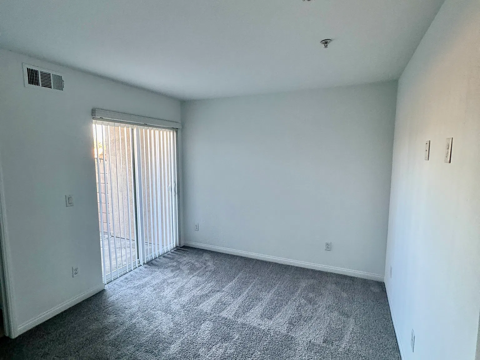 4 bed, 1565 sqft, $4,200 — Photo 2