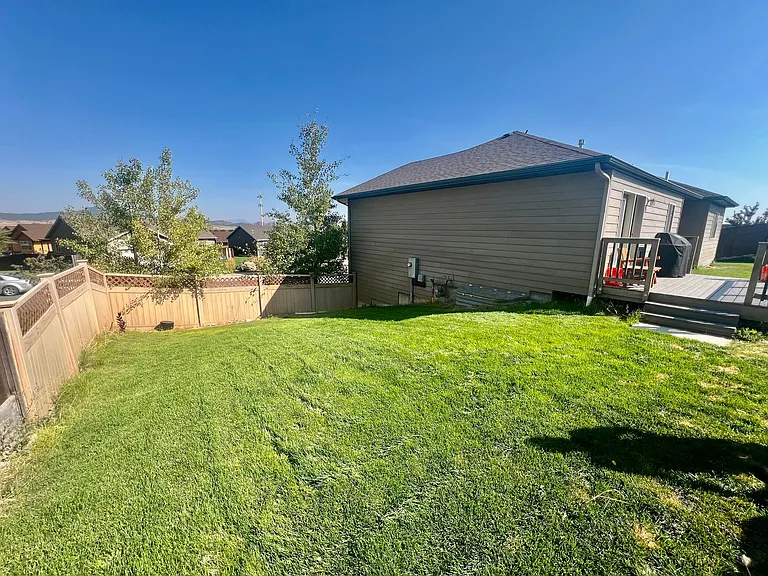 2633 Knight St — Photo 6