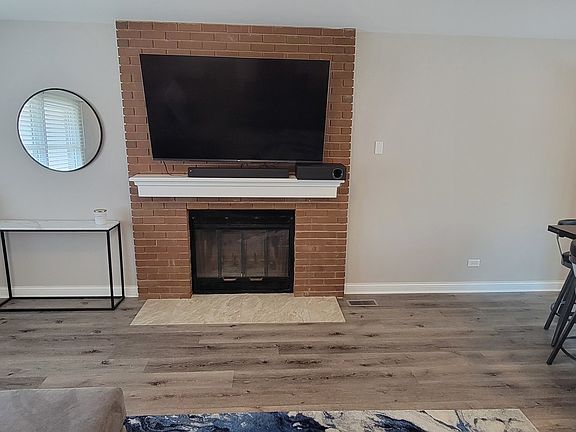 5th image of 162 E Stevenson Dr