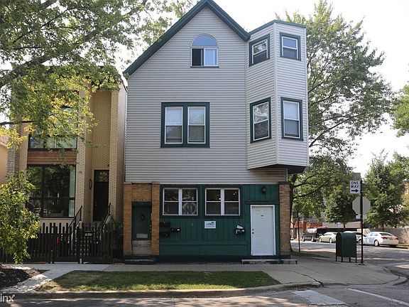 2nd image of 1847 W Melrose St #1R