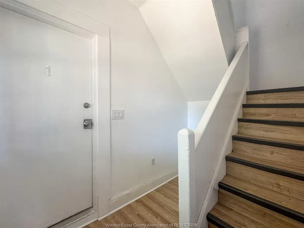 1 bed, $1,360 — Photo 2