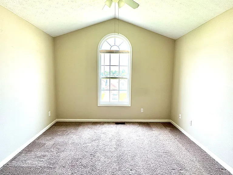 638 Hampton Way #B — Photo 12