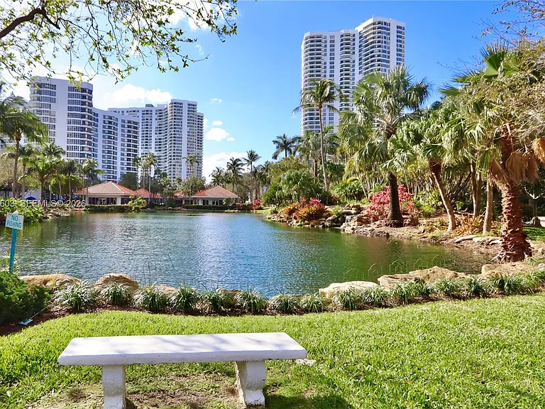 3530 Mystic Pointe Dr #506 — Photo 35