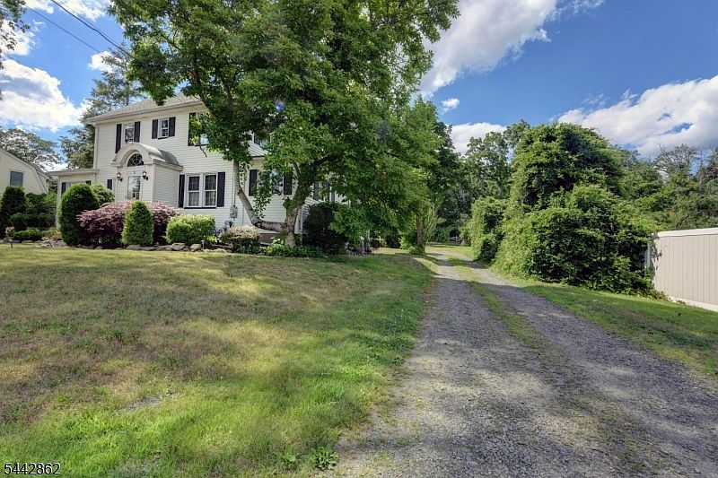 1st image of 91 Minnisink Rd