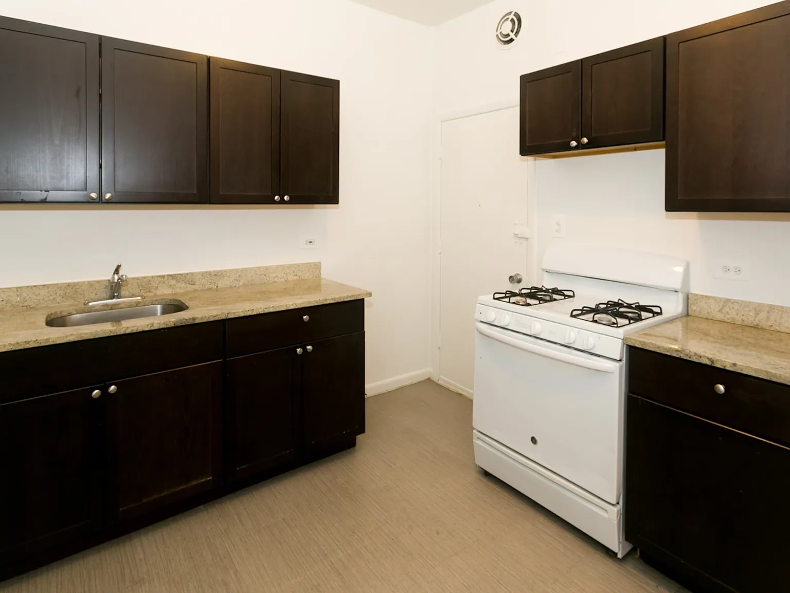 Harper Court — Photo 1