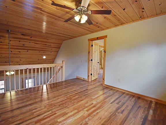 4th image of 449 Deer Haven Dr